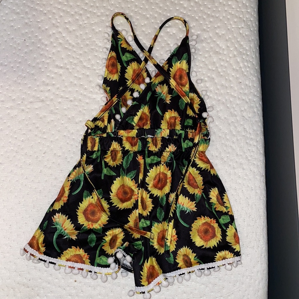 Sunflower romper - Picture 2 of 2